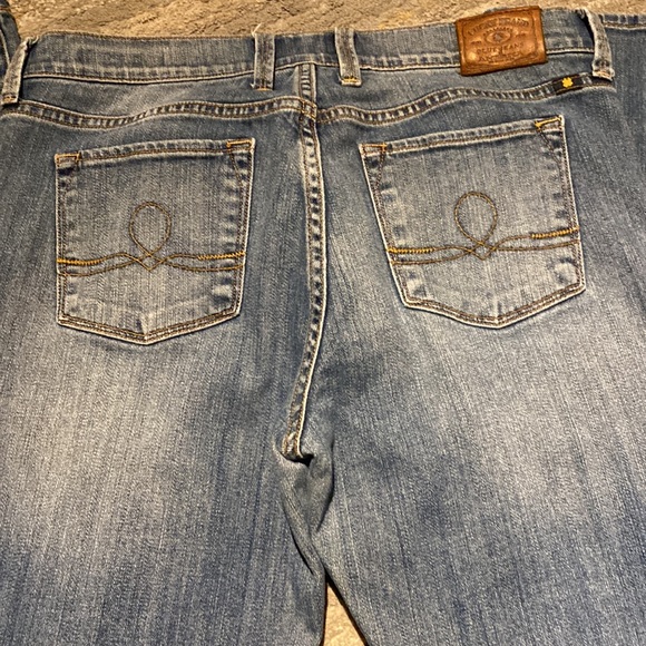 LUCKY BRAND  BOOT CUT JEANS🍀 - Picture 6 of 9